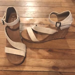 TOMS WEDGES